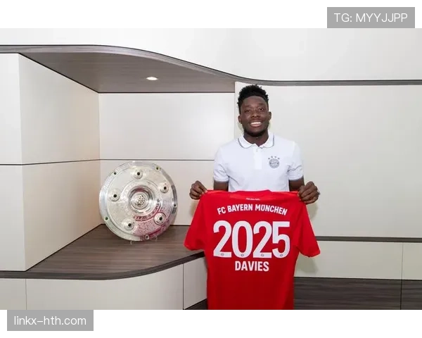 戴维斯助力加拿大队持续提升,展现出色领袖风范与竞争力 戴维斯助力加拿大队持续提升,展现出色领袖风范与竞争力