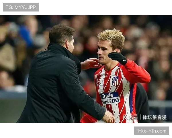 格列兹曼与齐达内等前辈交流 格列兹曼与齐达内等前辈交流