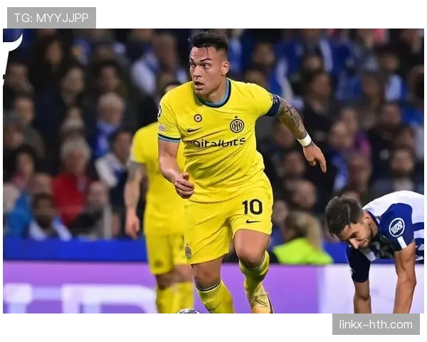 本泽马与劳塔罗·马丁内斯对比分析:全能中锋与机会主义者的角色差异